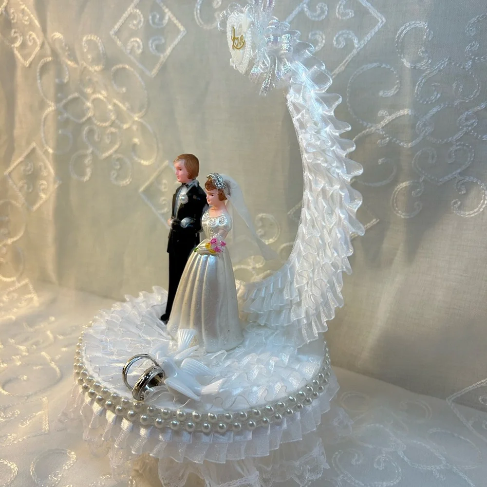 Classic Bride and Groom Wedding Cake Topper